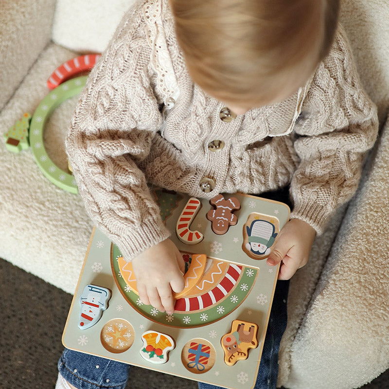 Wooden Shape Puzzle with Christmas Theme, 14-Piece Set