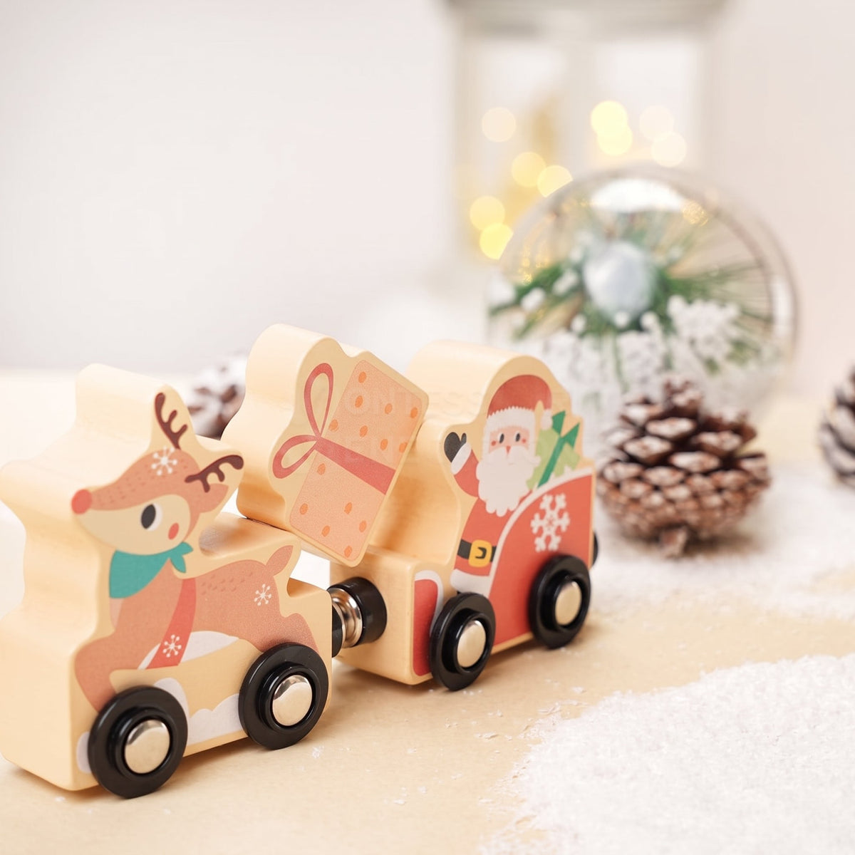 Wooden Christmas Dollhouse with Figurines